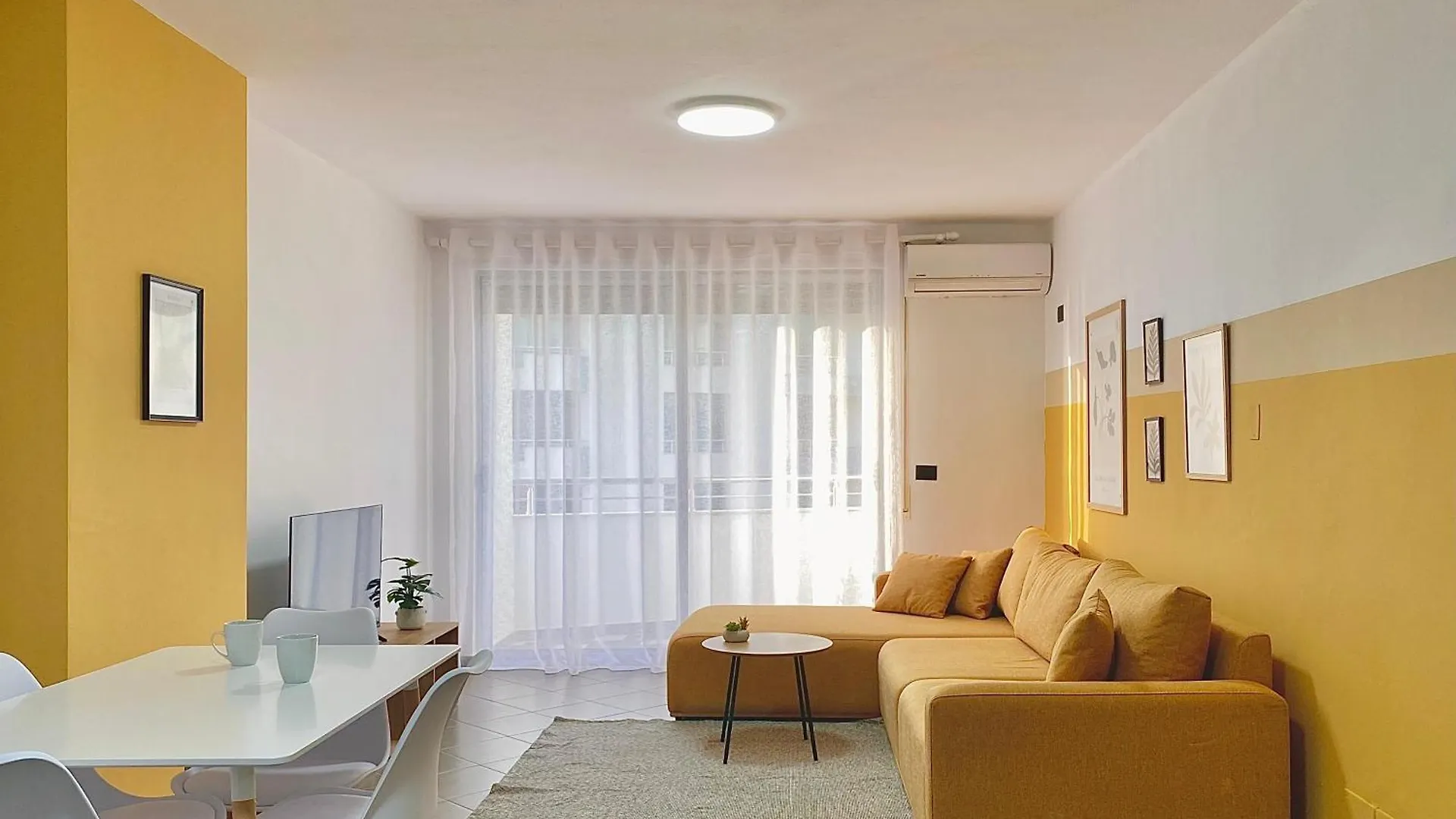 Lulu Suites - Sunny Golem